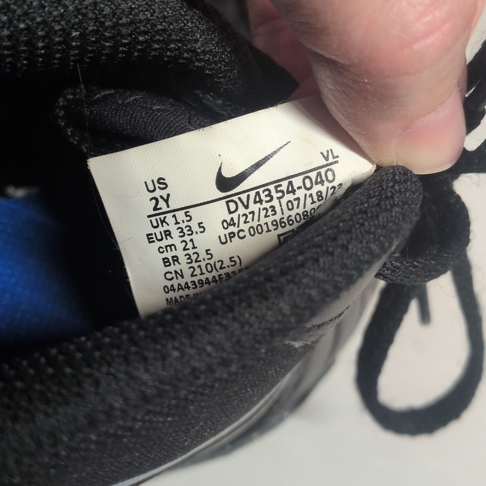 Nike Kids' Tiempo Legend 10 Club Indoor Soccer Shoes 2Y like new - Picture 7 of 7